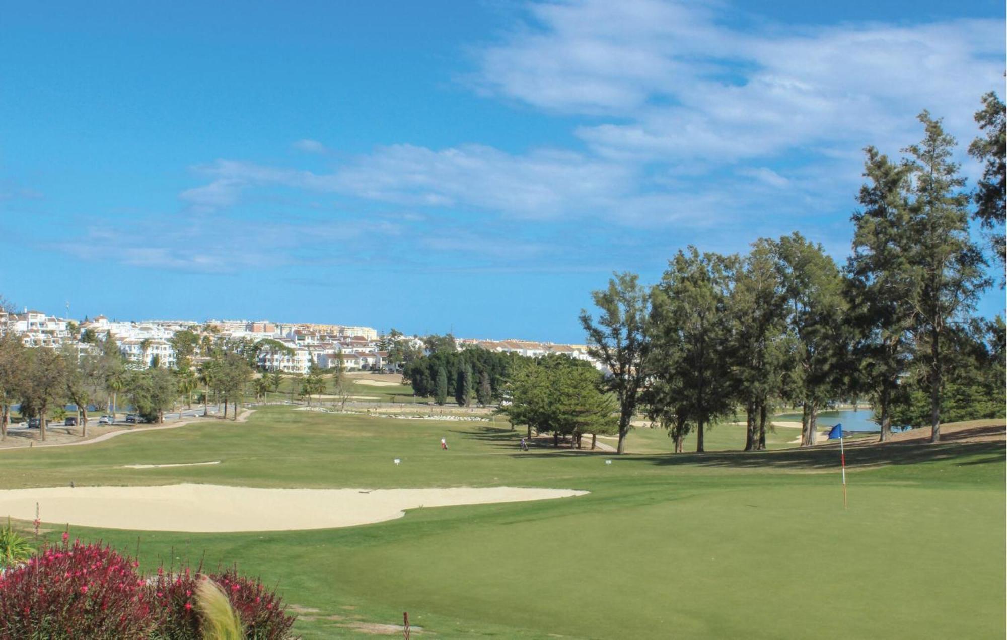 Nice Apartment In Mijas Costa With Kitchen 푸엔히롤라 외부 사진