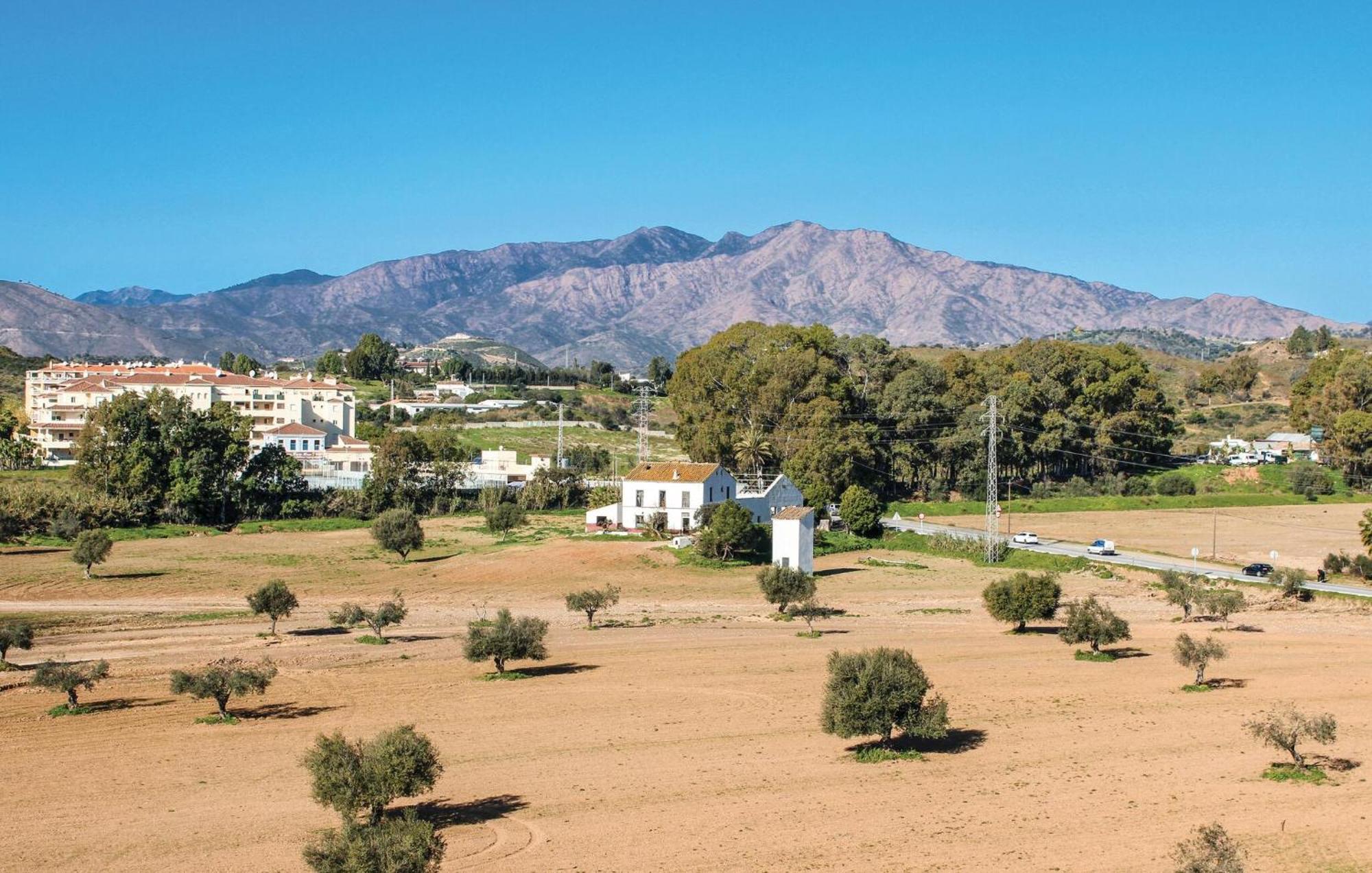 Nice Apartment In Mijas Costa With Kitchen 푸엔히롤라 외부 사진
