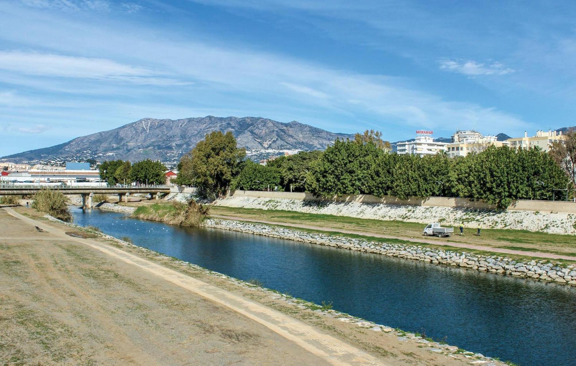 Nice Apartment In Mijas Costa With Kitchen 푸엔히롤라 외부 사진